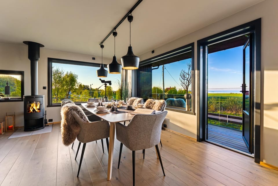 Day, Natural landscape, View (from property/room), Balcony/Terrace, Seating area, Dining area