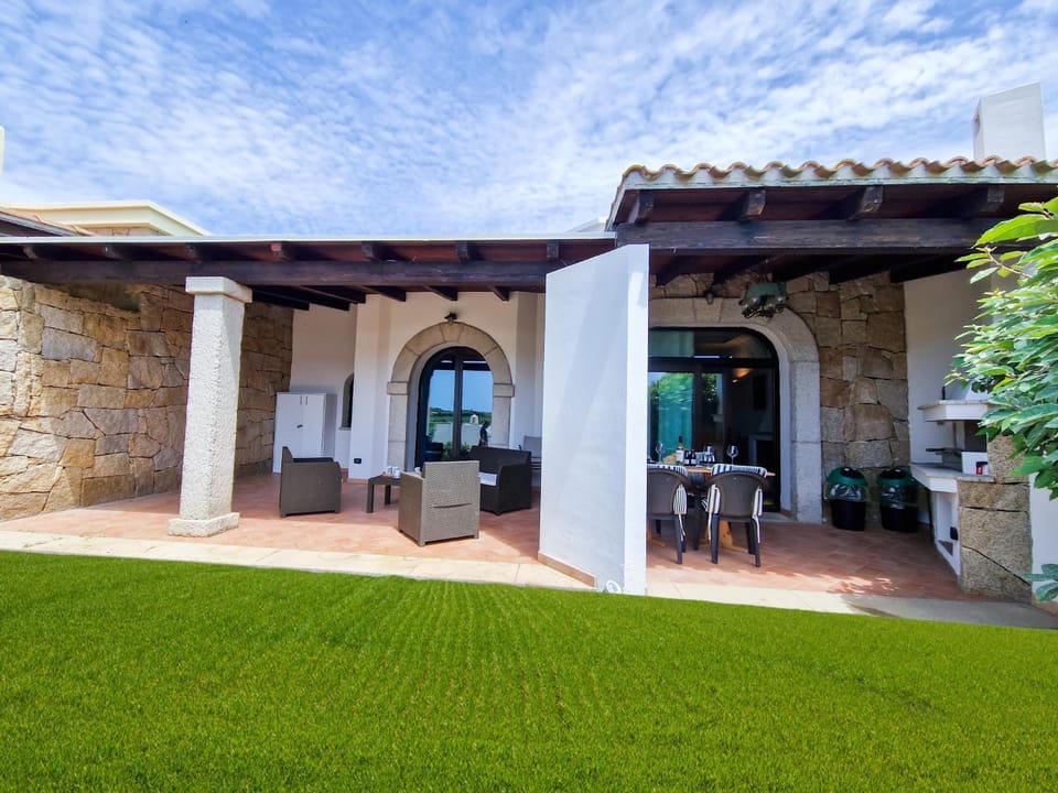 Property building, Patio, Garden, Garden, Garden view