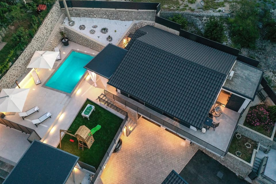 Patio, Day, Bird's eye view, Garden