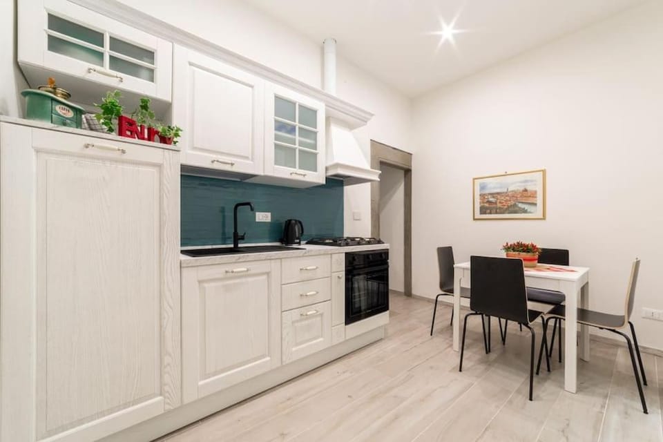 Kitchen or kitchenette, Dining area, stove
