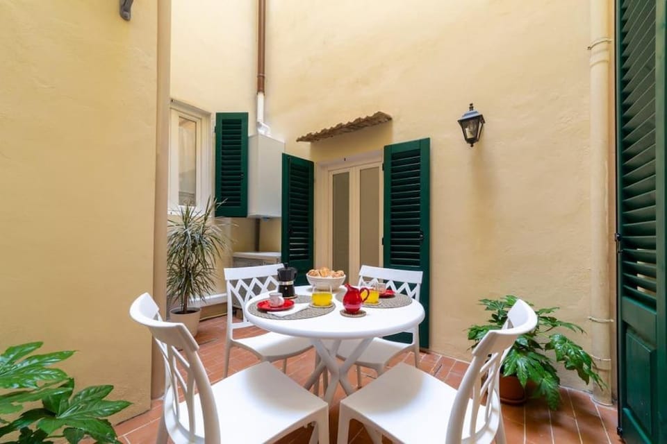 Patio, Dining area