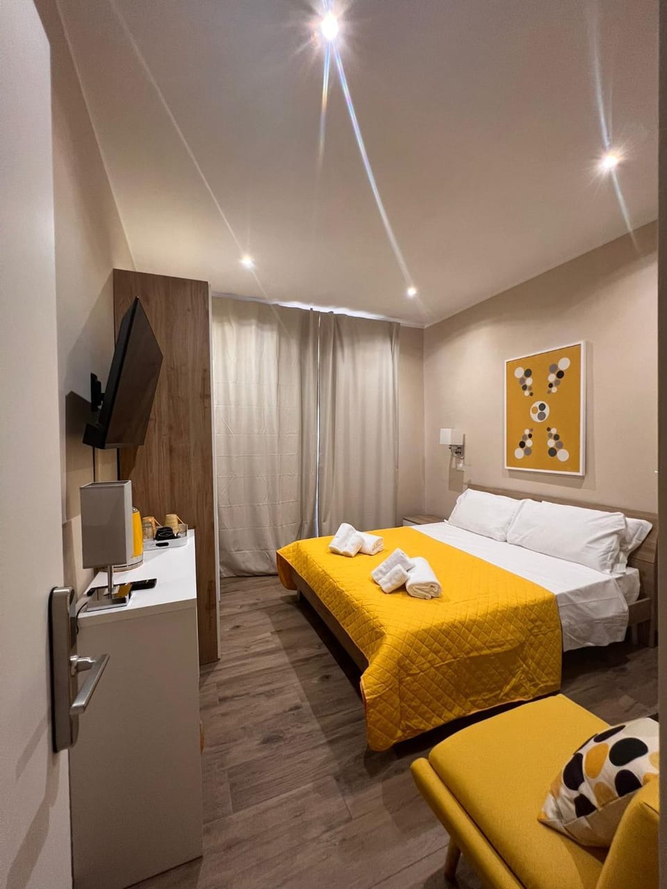 Bed, Photo of the whole room, Bedroom, hair dresser