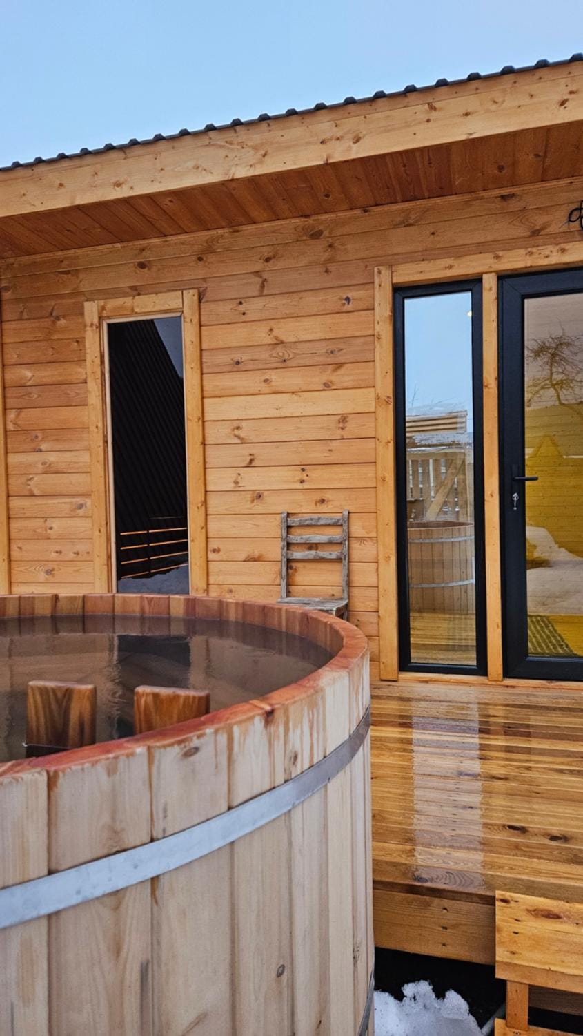 Hot Tub, Sauna