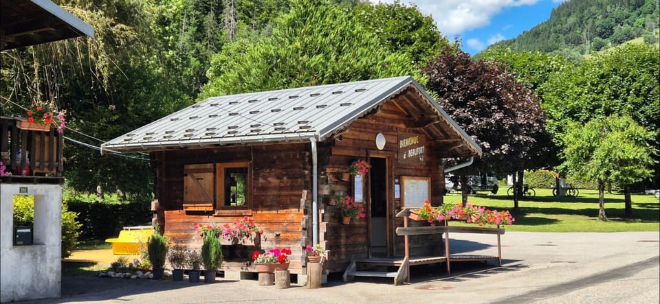 Camping Onlycamp Domelin Campground/ 
RV Resort in Haute-Savoie