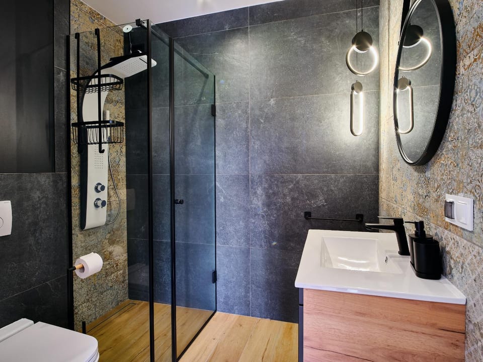 Shower, Bathroom, towels