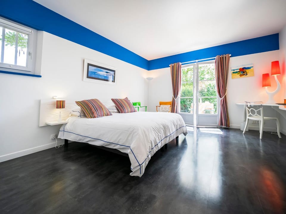 Property building, Bed, Photo of the whole room, Bedroom
