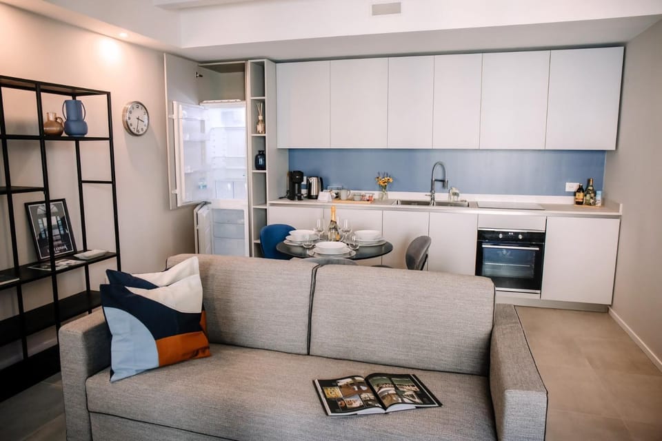 Kitchen or kitchenette, Living room