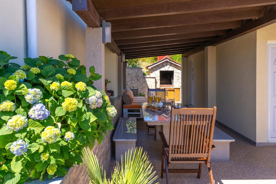 Patio, Spring, Day, BBQ facilities, Garden, Balcony/Terrace, Seating area, Dining area, Garden view