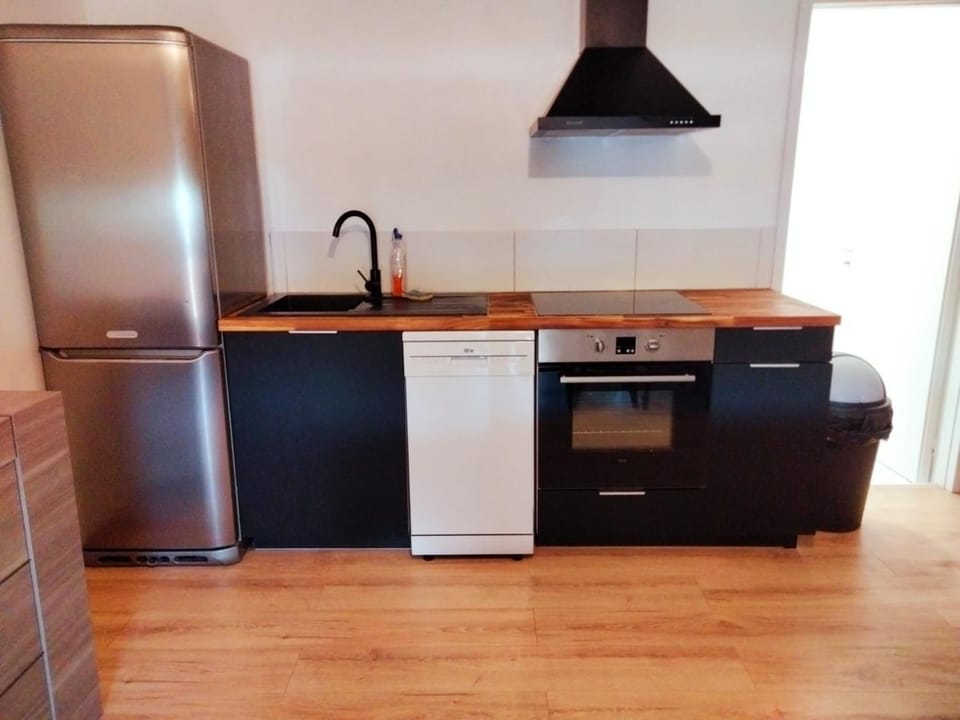 Grand appartement de 3 chambres moderne et spacieux, entièrement meublé Apartment in Bourgogne-Franche-Comté