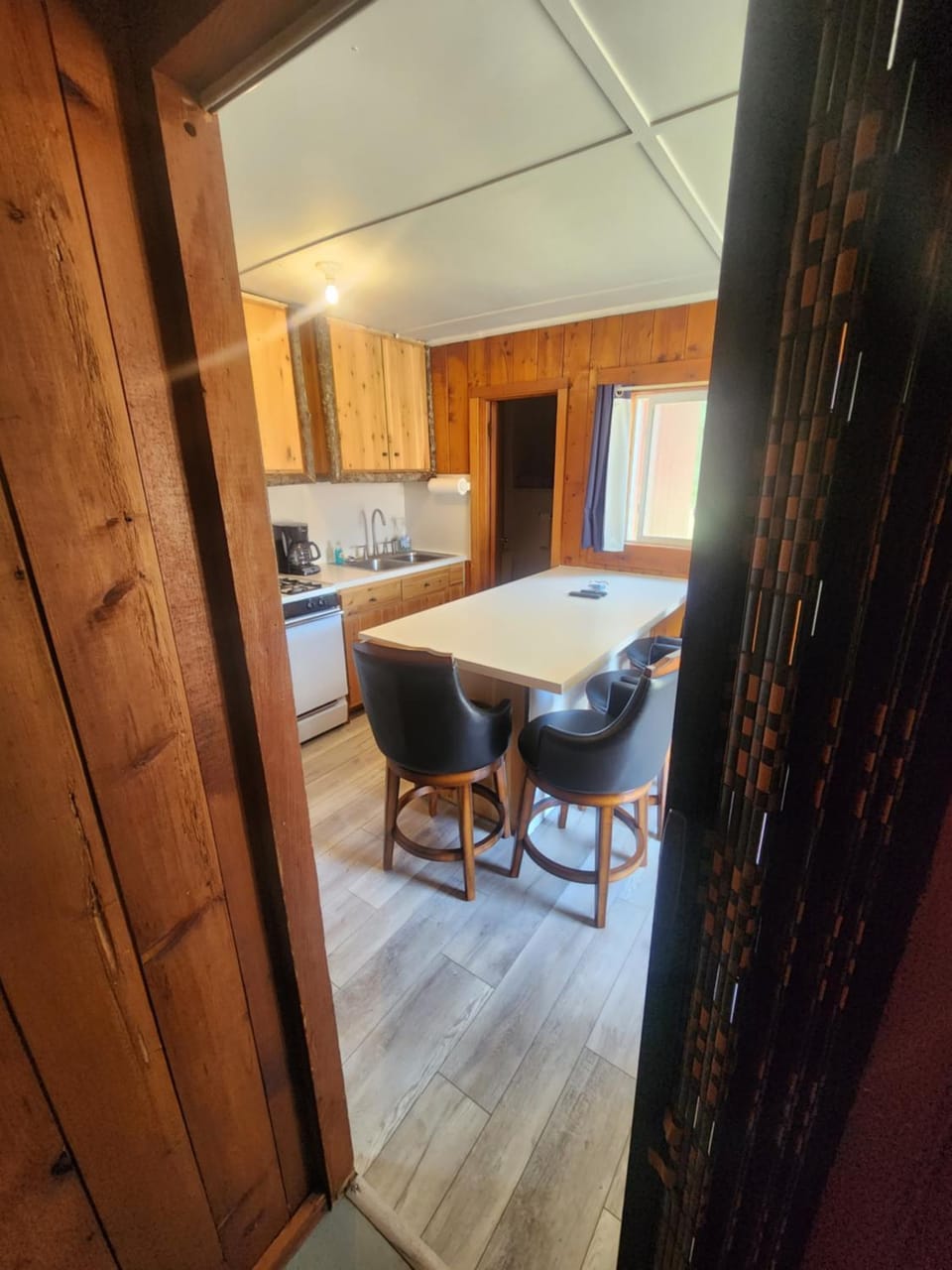 Kitchen or kitchenette, Seating area, Dining area