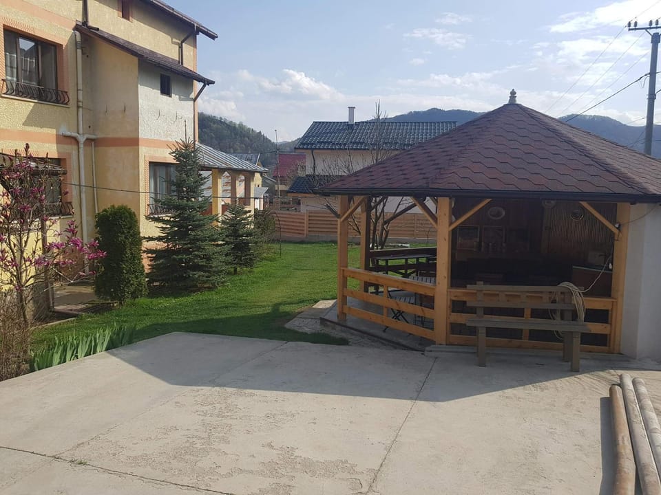 Pensiunea BRADU Bed and Breakfast in Romania