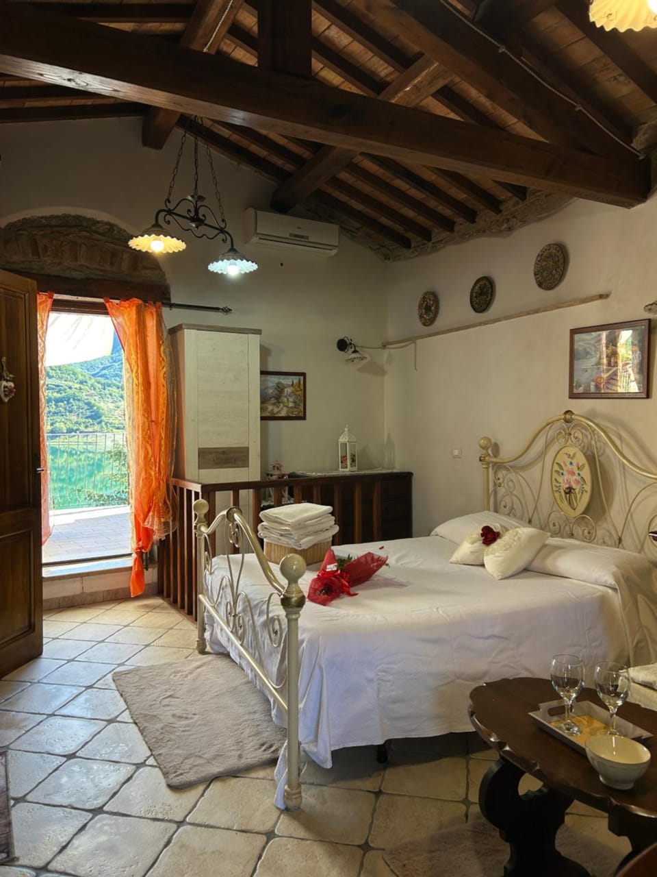 Bed, Photo of the whole room