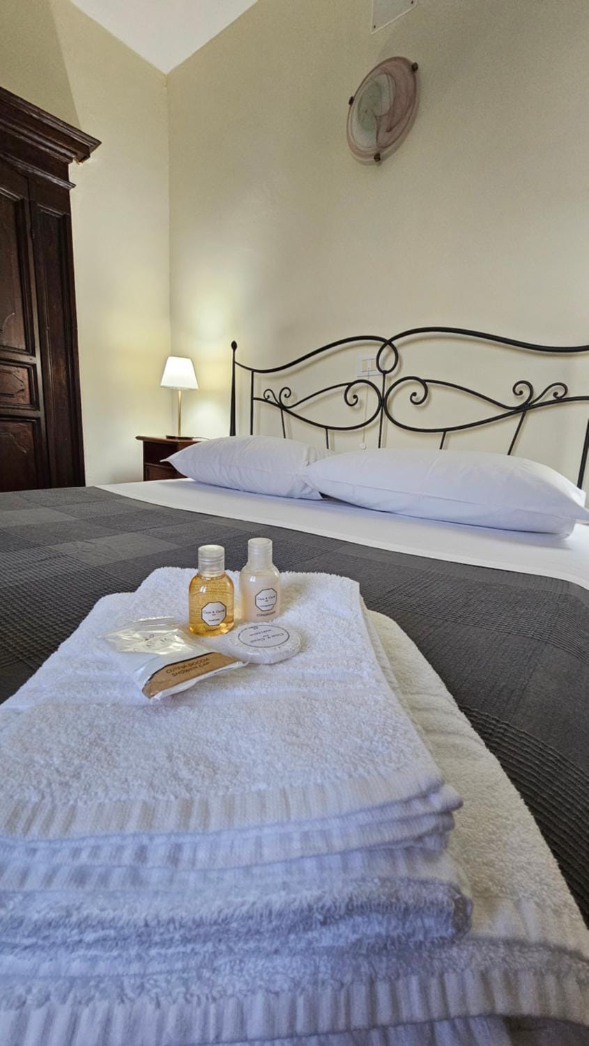 Bed, Photo of the whole room, Bedroom, towels
