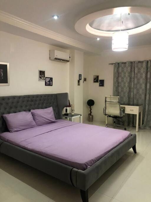 Sheryll Escapes - Kandi comfortable 1bedroom, king bed, housekeeping Apartment in Angeles