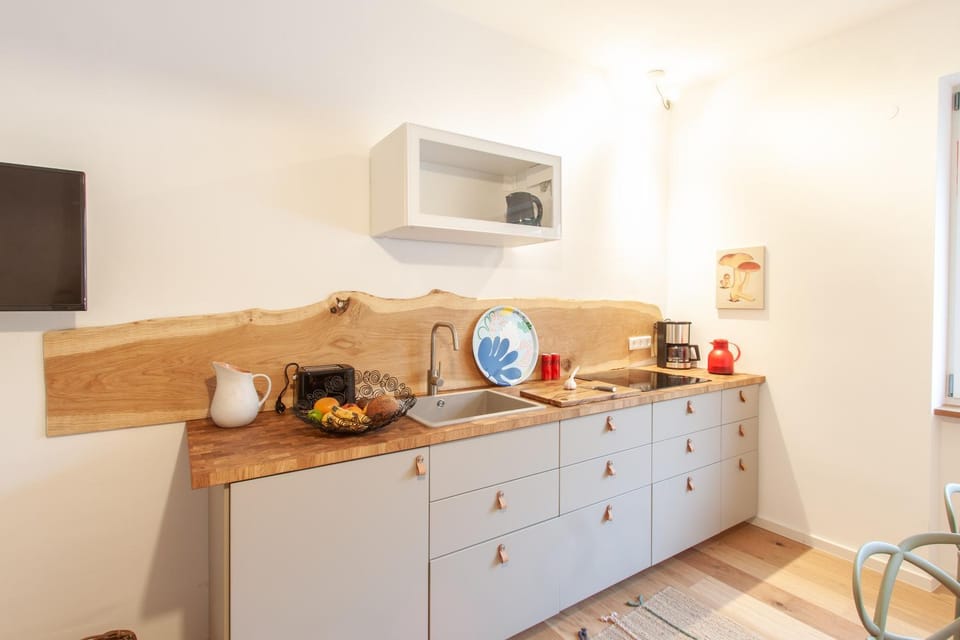 TV and multimedia, Kitchen or kitchenette, stove, toaster, kitchen, kitchen