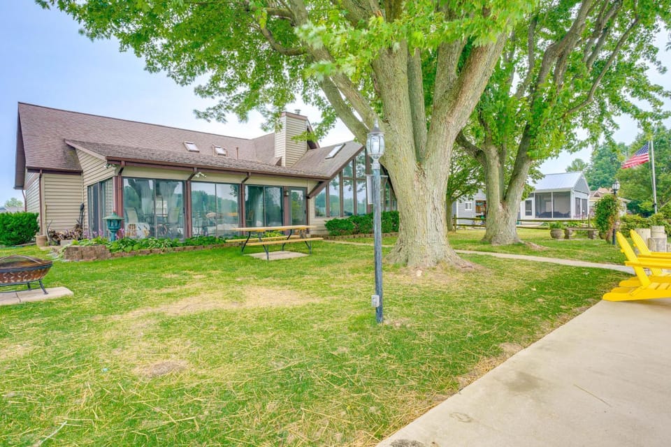 Lakefront St Marys Getaway w/ Boat Dock + Fire Pit House in Ohio