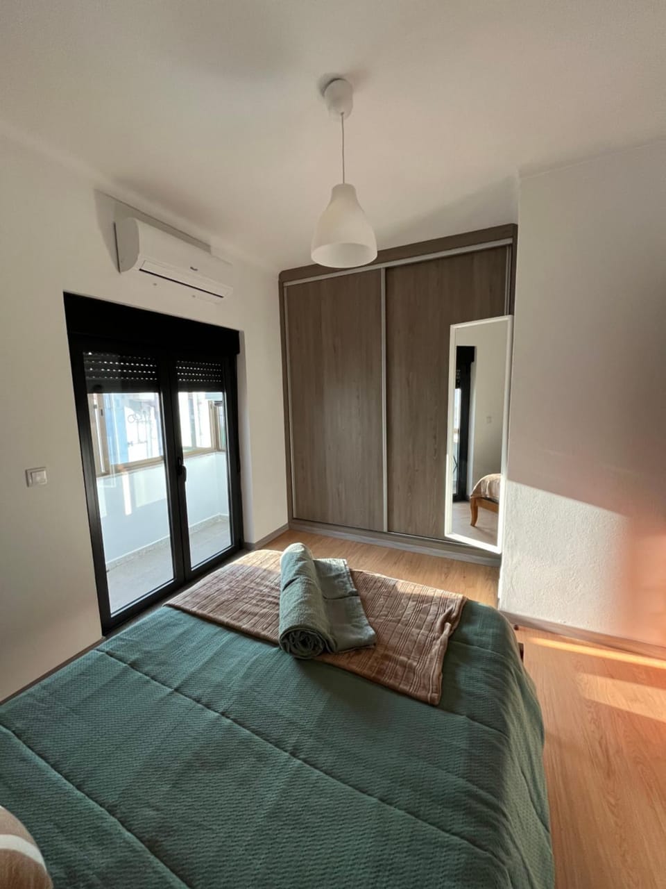 Bed, Bedroom, wardrobe, air conditioner