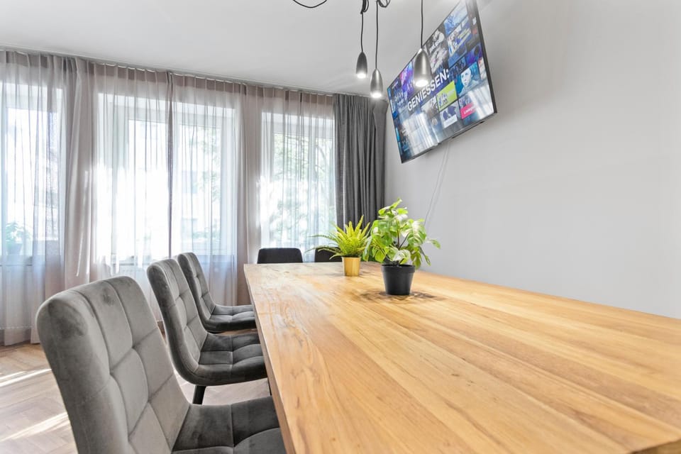 Flatista Homes - Central Station - 4 BR Apartment in Munich