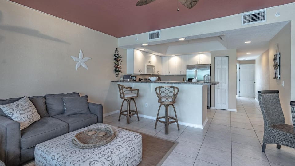 Kitchen or kitchenette, Living room