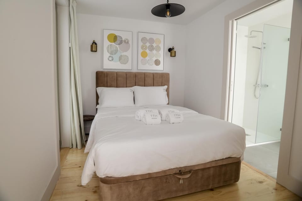 Bed, Bedroom, towels, wardrobe