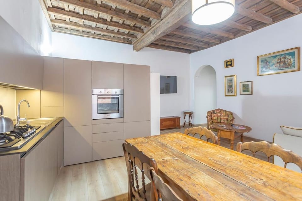 TV and multimedia, Kitchen or kitchenette, Dining area, oven, pet friendly, stove
