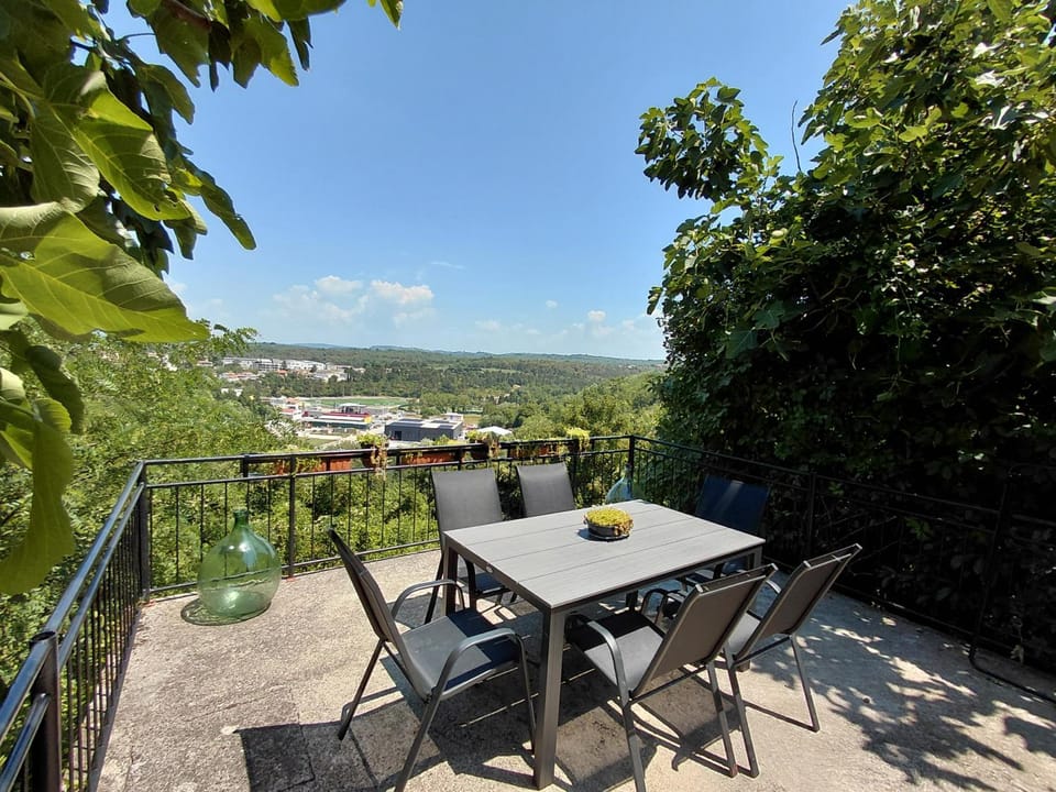 View (from property/room), Balcony/Terrace