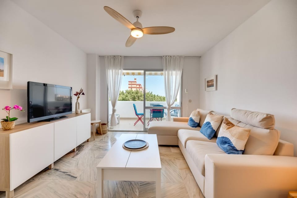 TV and multimedia, Living room, Dining area