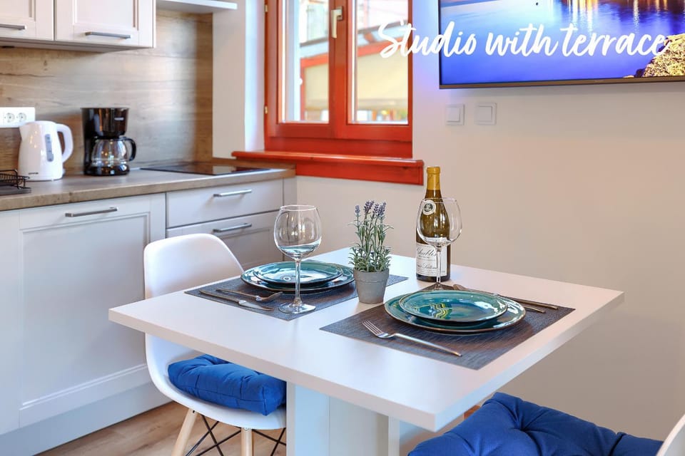 TV and multimedia, Kitchen or kitchenette, Dining area