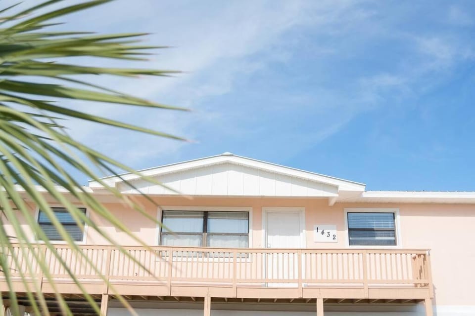 Canal Oasis: Serene Waterside House in Pensacola Beach