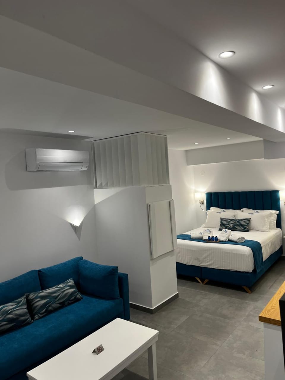 Bed, Living room, Seating area, Bedroom, air conditioner