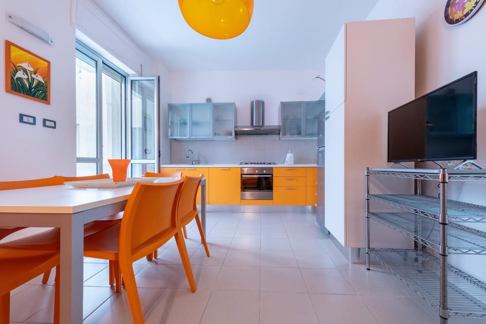 Property building, Kitchen or kitchenette, Living room