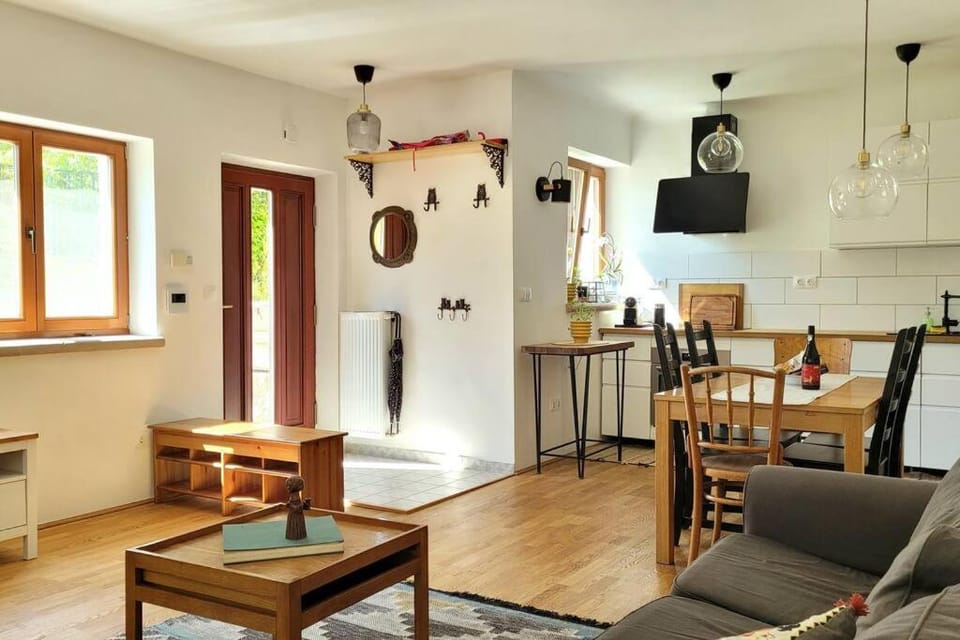 TV and multimedia, Kitchen or kitchenette, Living room, Seating area, Dining area