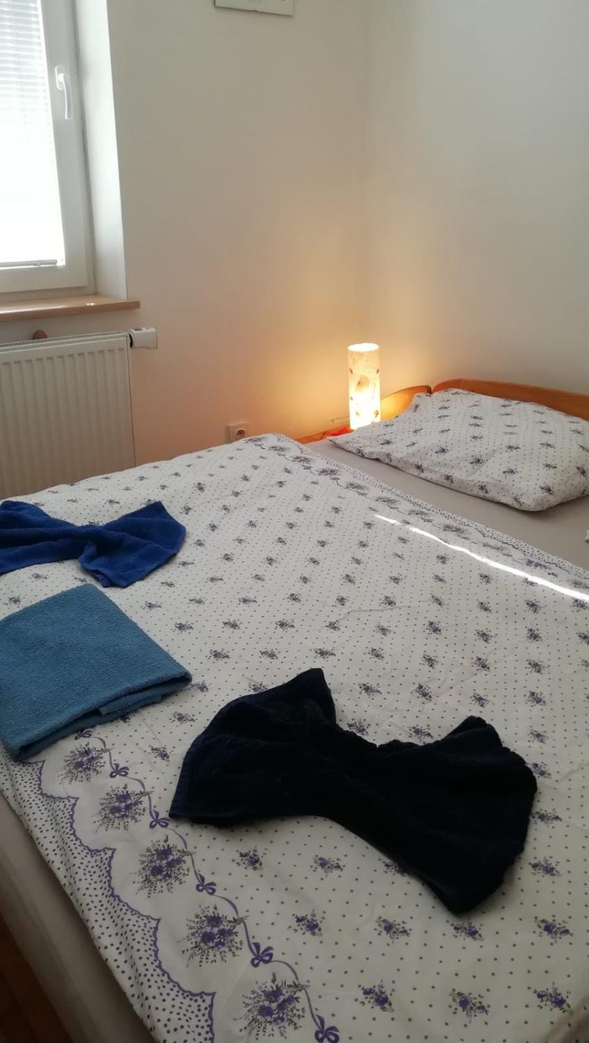 Bed, Photo of the whole room, Bedroom, towels