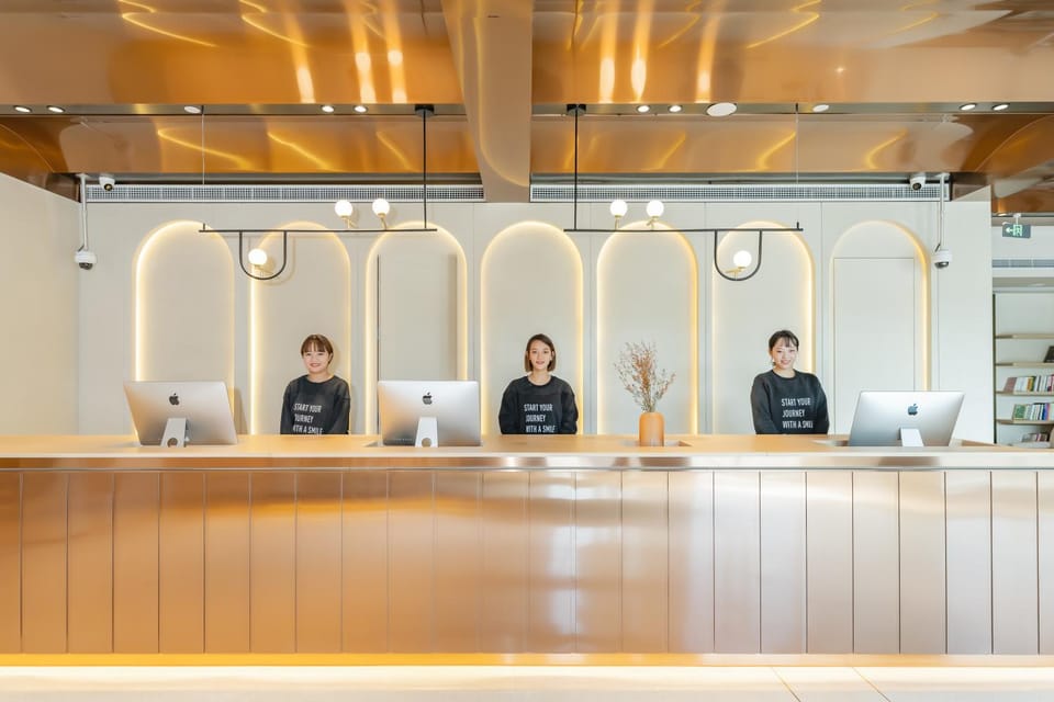Staff, People, Lobby or reception, group of guests