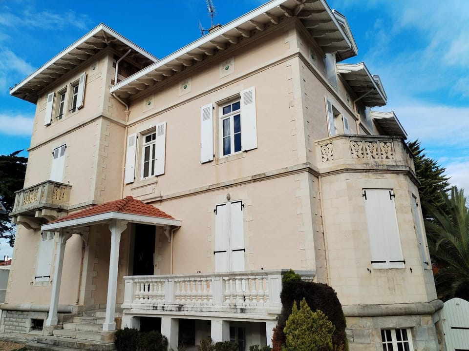 BIARRITZ CENTRE tout à pied parking Wifi Apartment in Biarritz