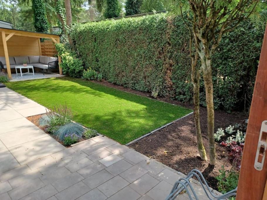 Boshuis met grote tuin I Vakantiepark met Zwembad House in Hoenderloo