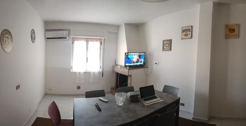 TV and multimedia, Dining area, hair dresser, air conditioner