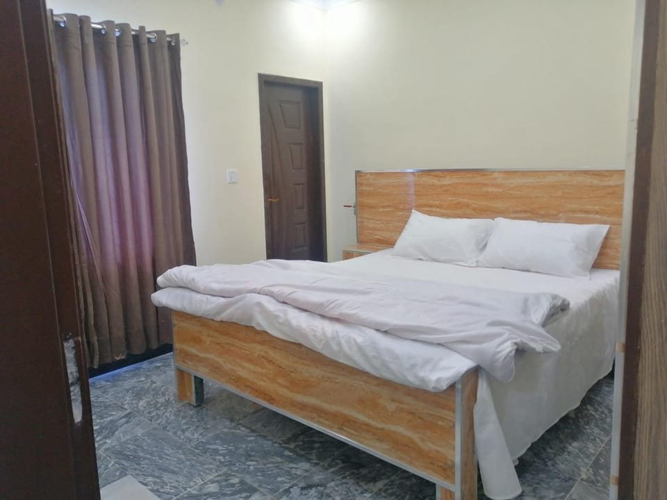 Bed, Bathroom, Photo of the whole room, Bedroom, towels