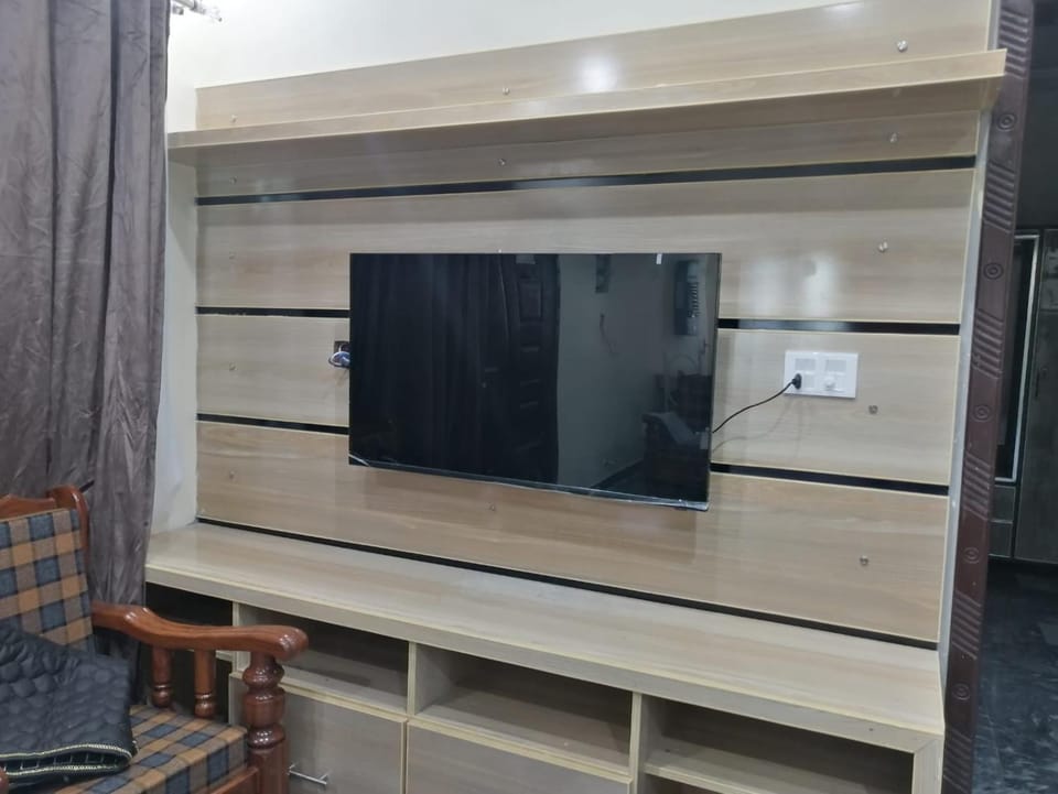 Communal lounge/ TV room, TV and multimedia, Living room, Evening entertainment