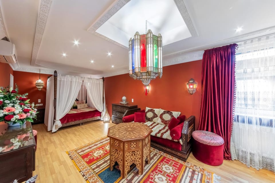 Bed, Living room, Seating area, Bedroom