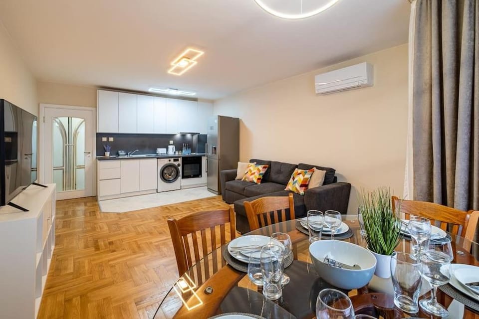 TV and multimedia, Living room, air conditioner