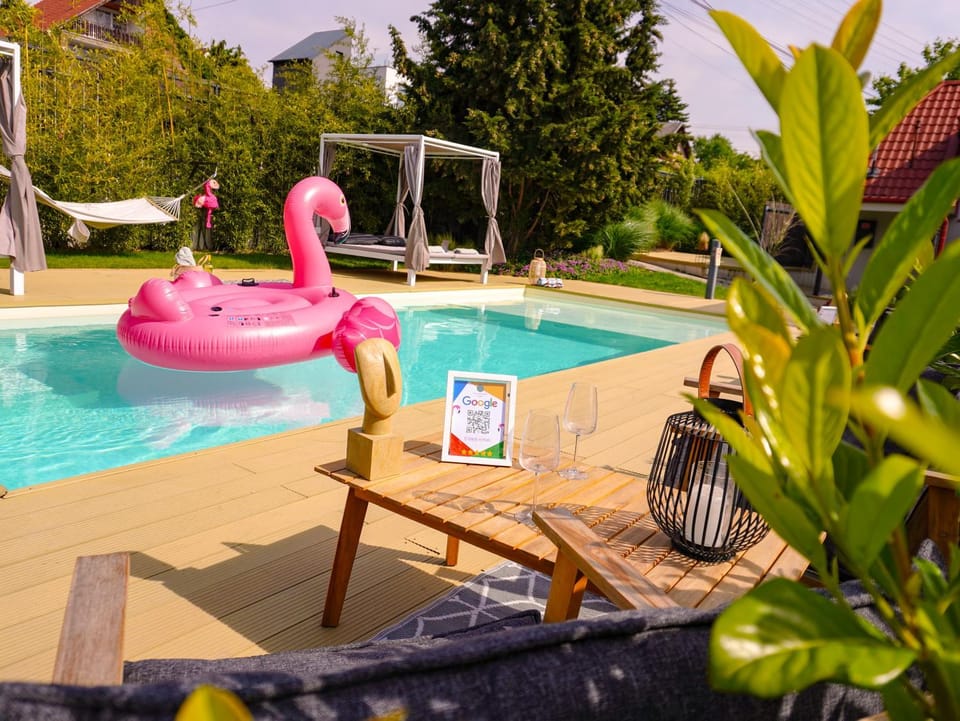 Pool view, Swimming pool