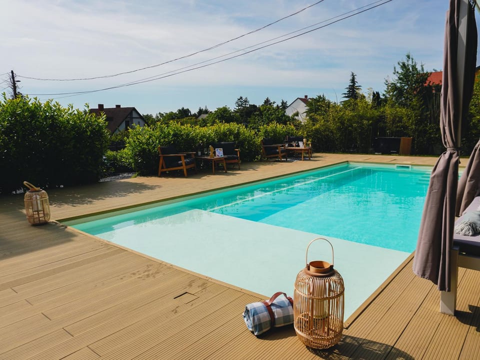 Swimming pool, sunbed