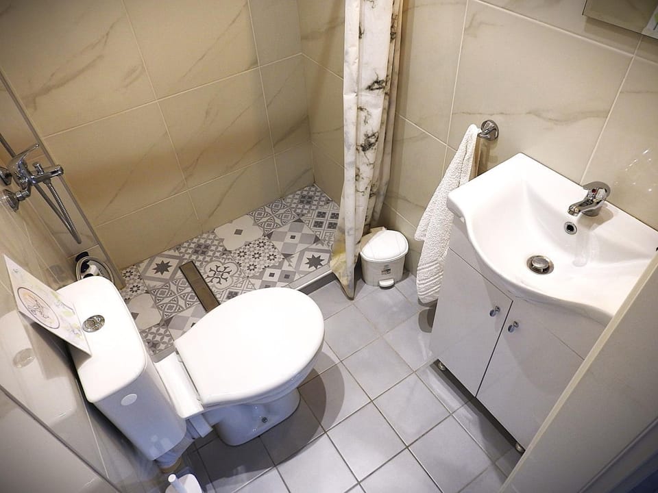 Toilet, Bathroom, towels