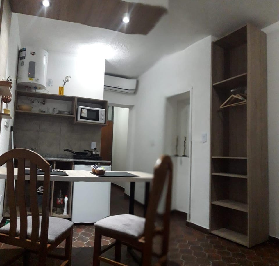 Kitchen or kitchenette, Dining area, minibar, air conditioner