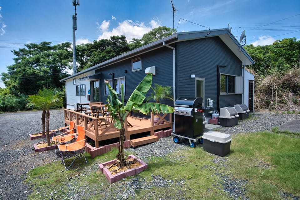 Property building, Patio, Day, BBQ facilities, Garden, Garden view