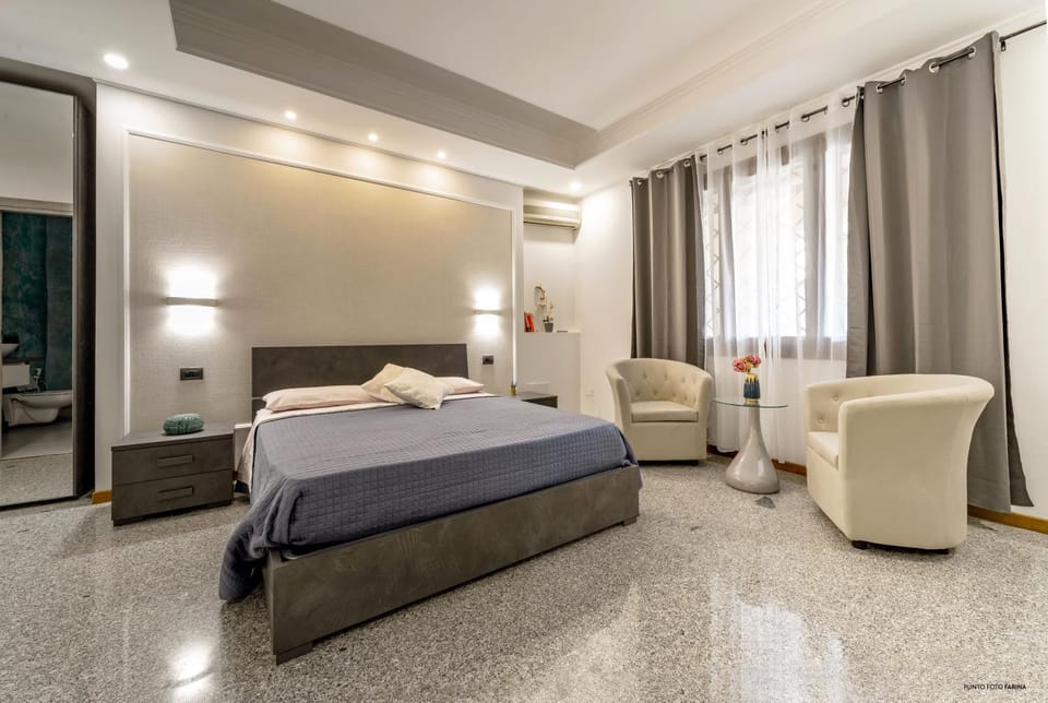 Bed, Photo of the whole room, Bedroom, air conditioner