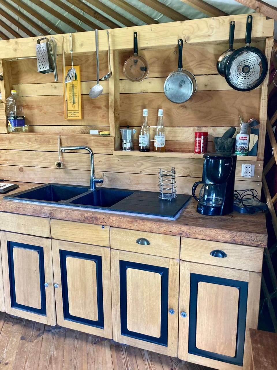 Coffee/tea facilities, Kitchen or kitchenette