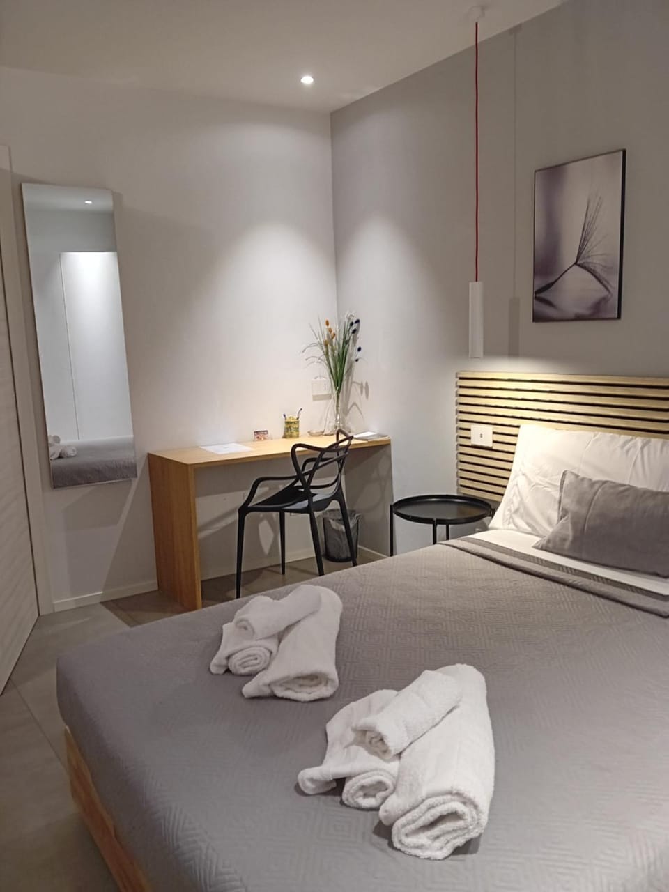 Bed, Living room, Photo of the whole room, Seating area, Bedroom, towels, wardrobe