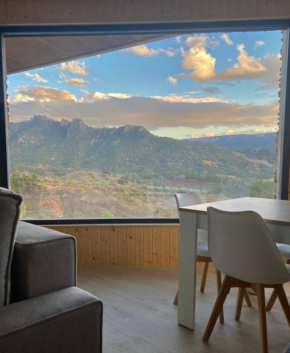 Dining area, Mountain view